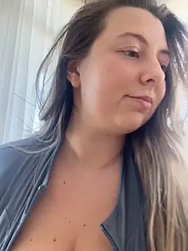 curvyflawless online show from March 6, 2025, 11:03 am