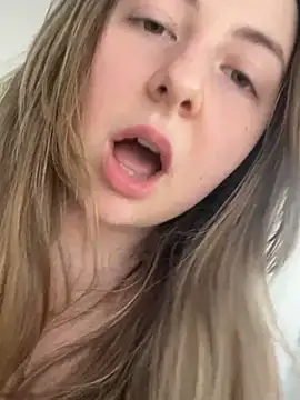 curvyflawless online show from March 6, 2025, 2:08 pm