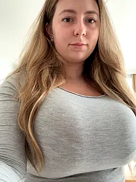 curvyflawless online show from September 14, 2025, 4:44 am