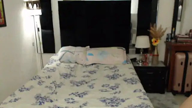 CATRINA-83 online show from November 22, 2025, 7:24 pm