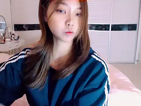 -Lucky Girl online show from December 21, 2024, 5:03 am