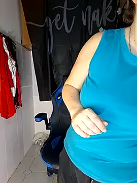 Jassiundich2 online show from December 4, 2025, 7:44 pm