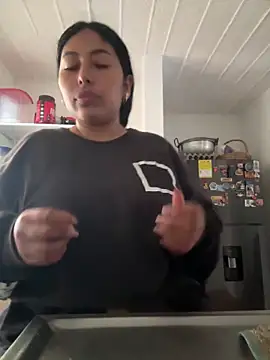 emmyjhonson07 online show from February 16, 2026, 1:07 pm