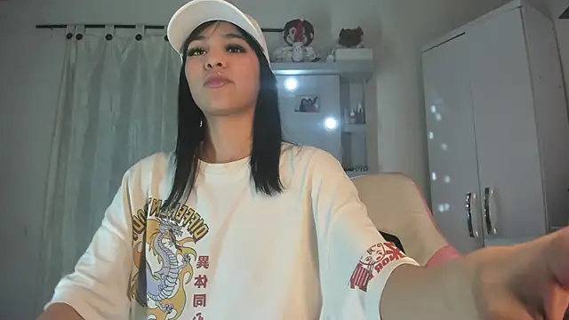 Snapshot of Elettra_bennet chatting on January 10, 2026, 1:18 am Elettra bennet online show from January 10, 2026, 1:18 am