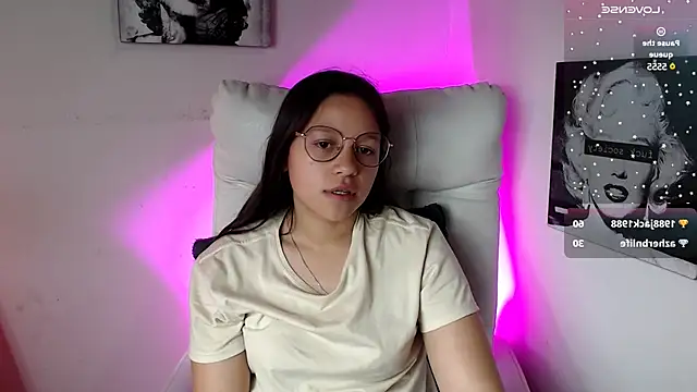 SamanthaRoldaan online show from March 8, 2025, 8:25 pm