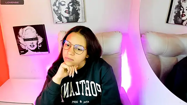 SamanthaRoldaan online show from April 23, 2026, 3:14 pm