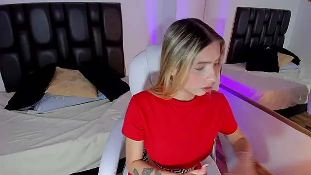 lana-rosse online show from March 12, 2025, 7:17 pm