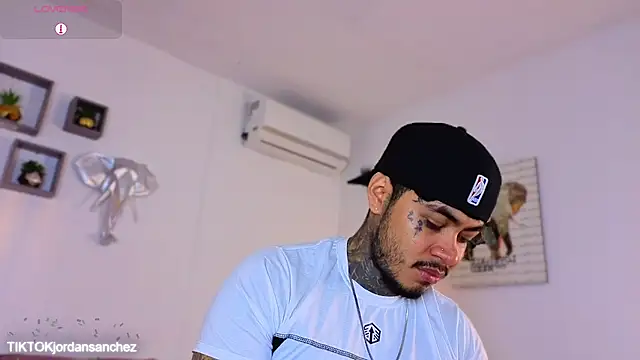 JordanSmiith  online show from January 11, 2026, 4:23 pm