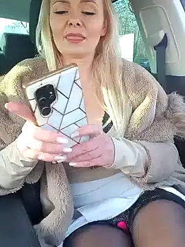 GjuliaX online show from February 9, 2025, 9:05 am