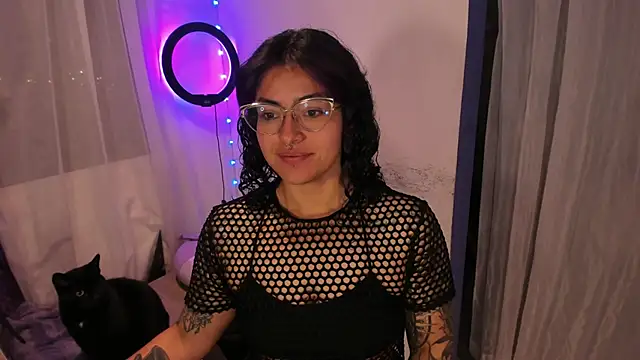 Snapshot of witchviolet chatting on January 6, 2025, 12:37 am witchviolet online show from January 6, 2025, 12:37 am