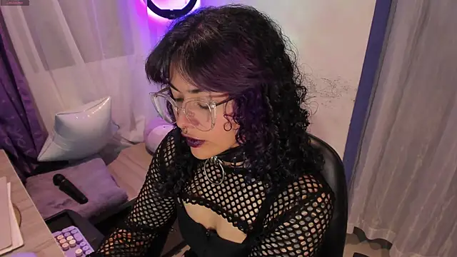 Snapshot of witchviolet chatting on January 16, 2025, 11:59 pm witchviolet online show from January 16, 2025, 11:59 pm