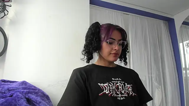 Snapshot of witchviolet chatting on March 17, 2025, 9:34 pm witchviolet online show from March 17, 2025, 9:34 pm