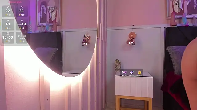 chloe watson  online show from November 9, 2025, 8:07 pm