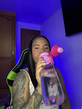 leila 22 online show from March 23, 2026, 8:29 am