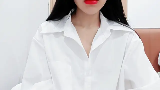 Snapshot of Lita-Julia chatting on January 18, 2025, 12:04 pm Lita-Julia online show from January 18, 2025, 12:04 pm