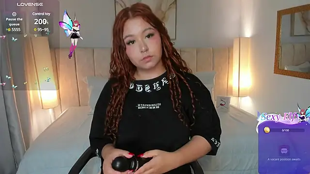 Snapshot of Atenea_cuteee chatting on February 26, 2025, 2:15 am Atenea cuteee online show from February 26, 2025, 2:15 am