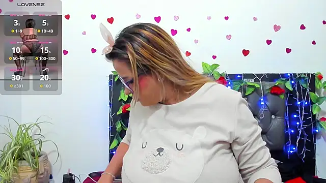 hazel 34 online show from November 12, 2025, 8:26 am