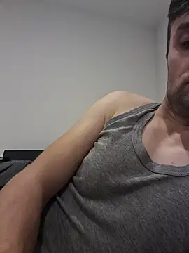 Snapshot of suarez1235 chatting on November 14, 2025, 9:35 pm suarez1235 online show from November 14, 2025, 9:35 pm