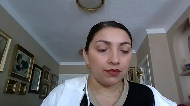 Snapshot of claudia chatting on April 6, 2026, 11:44 am claudia online show from April 6, 2026, 11:44 am