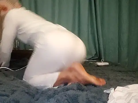 Snapshot of BigAssKi chatting on September 28, 2025, 10:37 pm BigAssKi online show from September 28, 2025, 10:37 pm