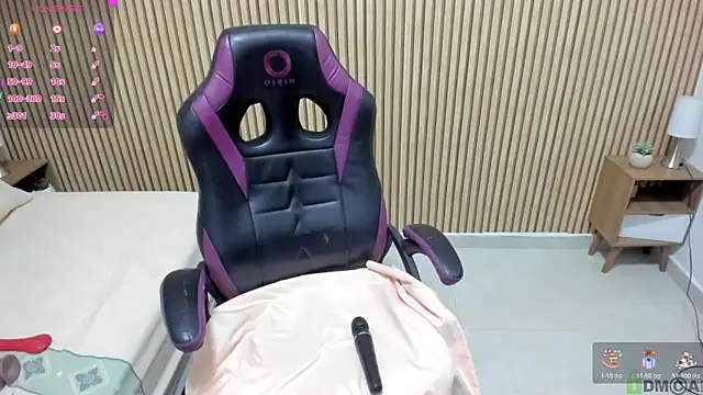 julieth love  online show from April 27, 2026, 2:04 pm