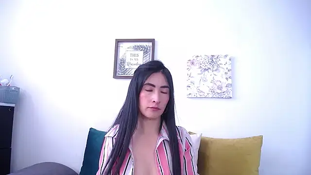 JainaRogers online show from April 4, 2026, 5:54 pm