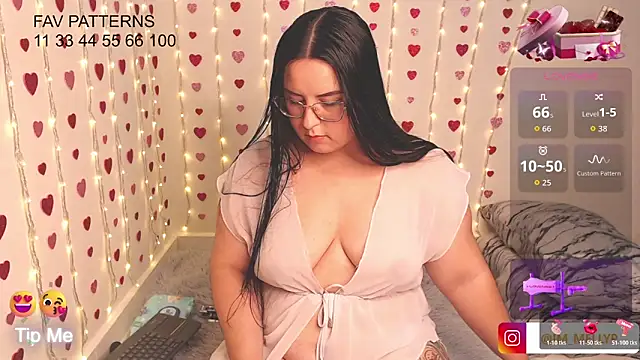 Mellyparker  online show from March 10, 2026, 3:39 pm