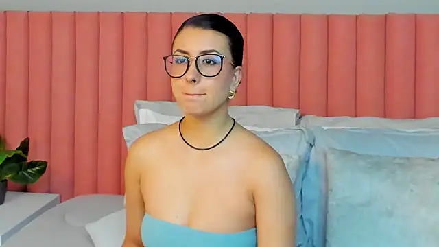 EmaSaenz online show from April 7, 2026, 8:53 pm