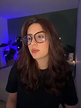 EmaSaenz online show from April 21, 2026, 10:56 pm