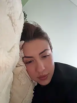 EmaSaenz online show from June 5, 2026, 9:09 pm
