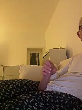 Frank22xx online show from February 28, 2026, 9:05 pm