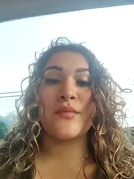 Sara smiiith211 online show from November 27, 2025, 7:05 pm