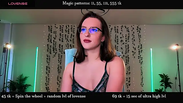Snapshot of Alicia_x_art chatting on May 31, 2026, 4:03 pm Alicia x art online show from May 31, 2026, 4:03 pm