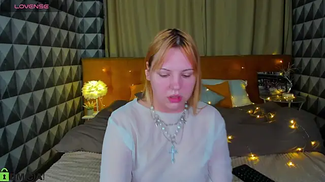 Snapshot of Stacy_Luv chatting on September 22, 2025, 12:01 am Stacy Luv online show from September 22, 2025, 12:01 am