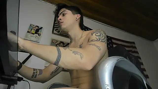 Snapshot of charlie_hotxxx chatting on May 3, 2026, 2:17 am charlie hotxxx online show from May 3, 2026, 2:17 am