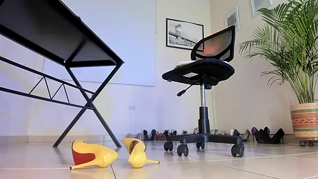 Snapshot of Kimmroggerr chatting on December 20, 2024, 11:05 pm Kimmroggerr online show from December 20, 2024, 11:05 pm