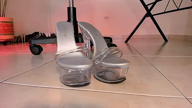 Snapshot of Kimmroggerr chatting on February 15, 2025, 8:22 pm Kimmroggerr online show from February 15, 2025, 8:22 pm