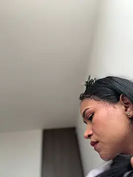 Miiss scarlett1 online show from February 6, 2025, 8:02 pm