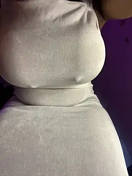 Snapshot of Cherrytowild chatting on February 8, 2026, 4:05 am Cherrytowild online show from February 8, 2026, 4:05 am