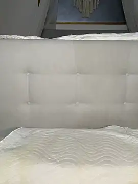 Snapshot of Busty-Ellie chatting on January 13, 2025, 10:24 pm Busty-Ellie online show from January 13, 2025, 10:24 pm