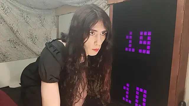 DiiVampy online show from December 1, 2025, 10:37 pm