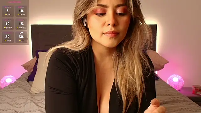 Celiahenn online show from February 16, 2026, 1:02 am