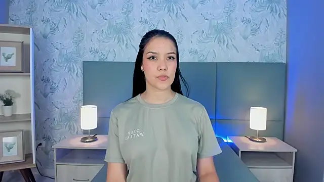 lexiethompson  online show from November 29, 2025, 12:08 pm