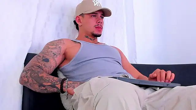 Snapshot of NoahhBrown chatting on November 24, 2025, 2:00 am NoahhBrown online show from November 24, 2025, 2:00 am