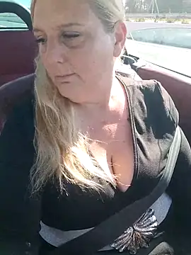 BecciDeluxe online show from February 20, 2026, 11:11 am