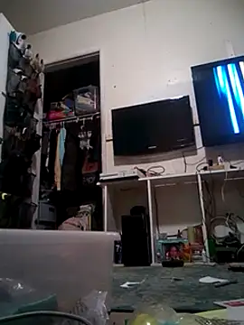 Snapshot of LongDickZee562 chatting on February 5, 2025, 4:16 am LongDickZee562 online show from February 5, 2025, 4:16 am