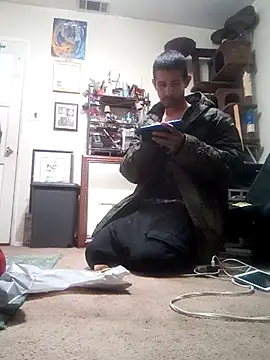 Snapshot of LongDickZee562 chatting on February 25, 2025, 5:15 pm LongDickZee562 online show from February 25, 2025, 5:15 pm