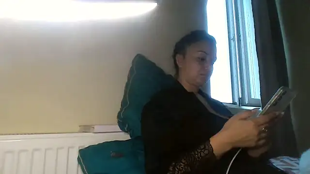 Linusya online show from September 9, 2025, 2:49 pm