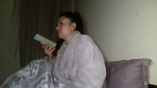 Linusya online show from November 6, 2025, 5:03 pm