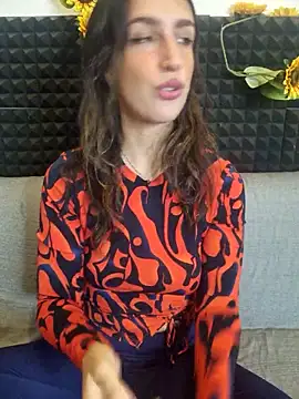 Snapshot of Stefania_PT chatting on October 29, 2025, 8:27 am Stefania PT online show from October 29, 2025, 8:27 am